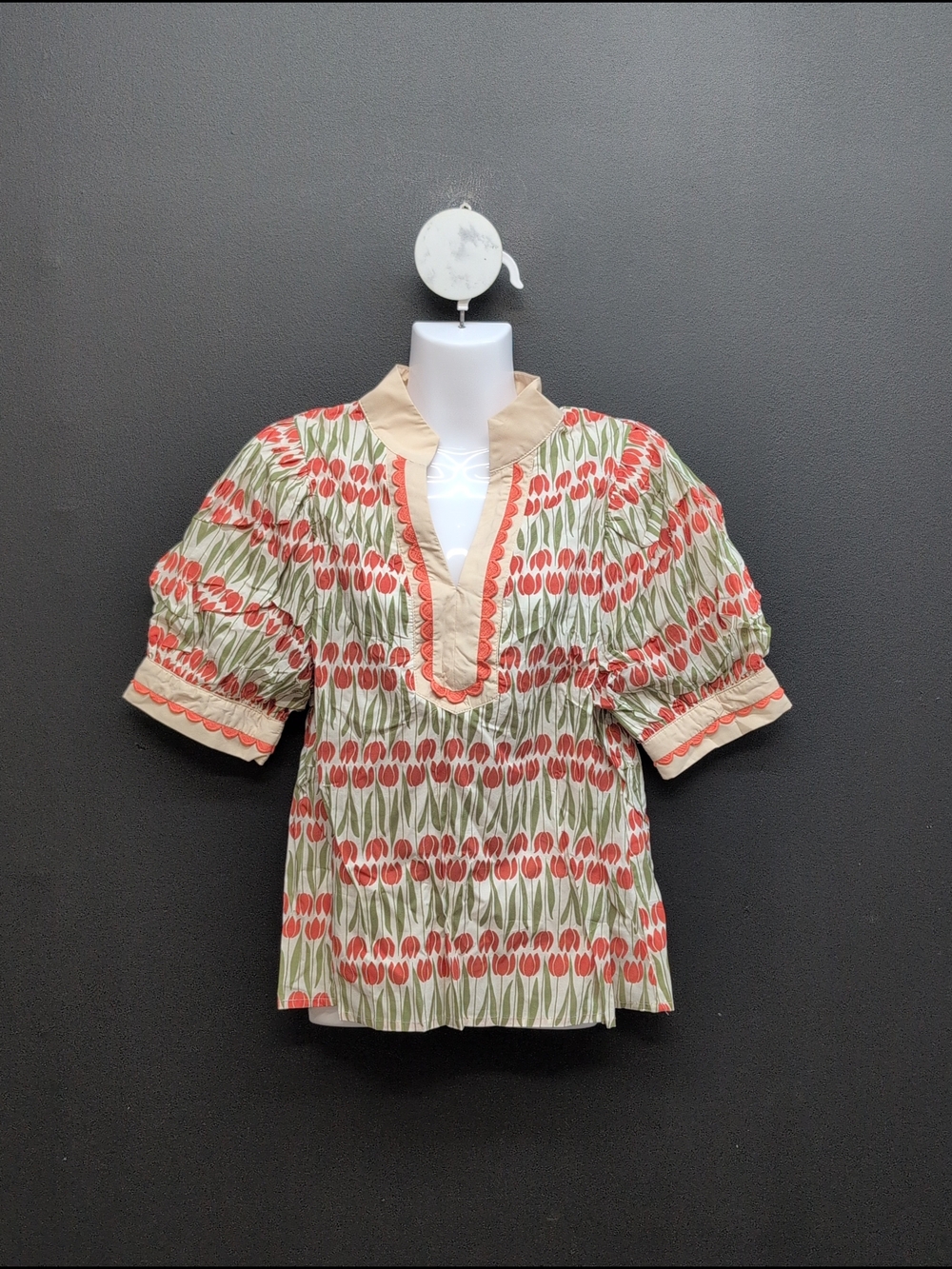 entro Cream Floral Tulip Print Blouse with Coral Trim NEW with tags